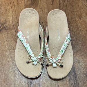 VIONIC BELLA II TOE POST
SANDAL WOMEN'S US 10